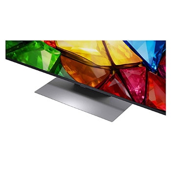 Een LG Mini RGB evo AI MRGB85 toont Precision Dimming aan de hand van een gesplitst beeld, waarbij aan de linkerkant conventionele LED wordt vergeleken met diepere zwarttinten en verbeterde contrastdefinitie aan de rechterkant, mogelijk gemaakt door de alpha 8 AI-processor.